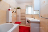 Prodej bytu 2+1, 70 m² užitné plochy, Hodkovičky, Večerní ulice