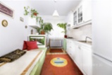 Prodej bytu 2+1, 70 m² užitné plochy, Hodkovičky, Večerní ulice