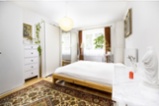 Prodej bytu 2+1, 70 m² užitné plochy, Hodkovičky, Večerní ulice