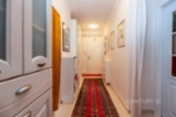 Prodej bytu 2+1, 70 m² užitné plochy, Hodkovičky, Večerní ulice