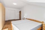 Pronájem prostorného mezonetového bytu 5+kk, 184 m and sup2 , ul. Kateřinská, Praha 2  Nové Město