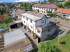 Dva propojené rodinné domy 7+2 se zahradou a výhledem do Českého krasu