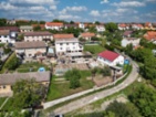 Dva propojené rodinné domy 7+2 se zahradou a výhledem do Českého krasu
