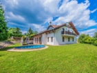Rodinný dům 6+1 s bazénem, jezírkem a absolutním soukromím, pozemek 1 856 m and sup2 , Svinařov