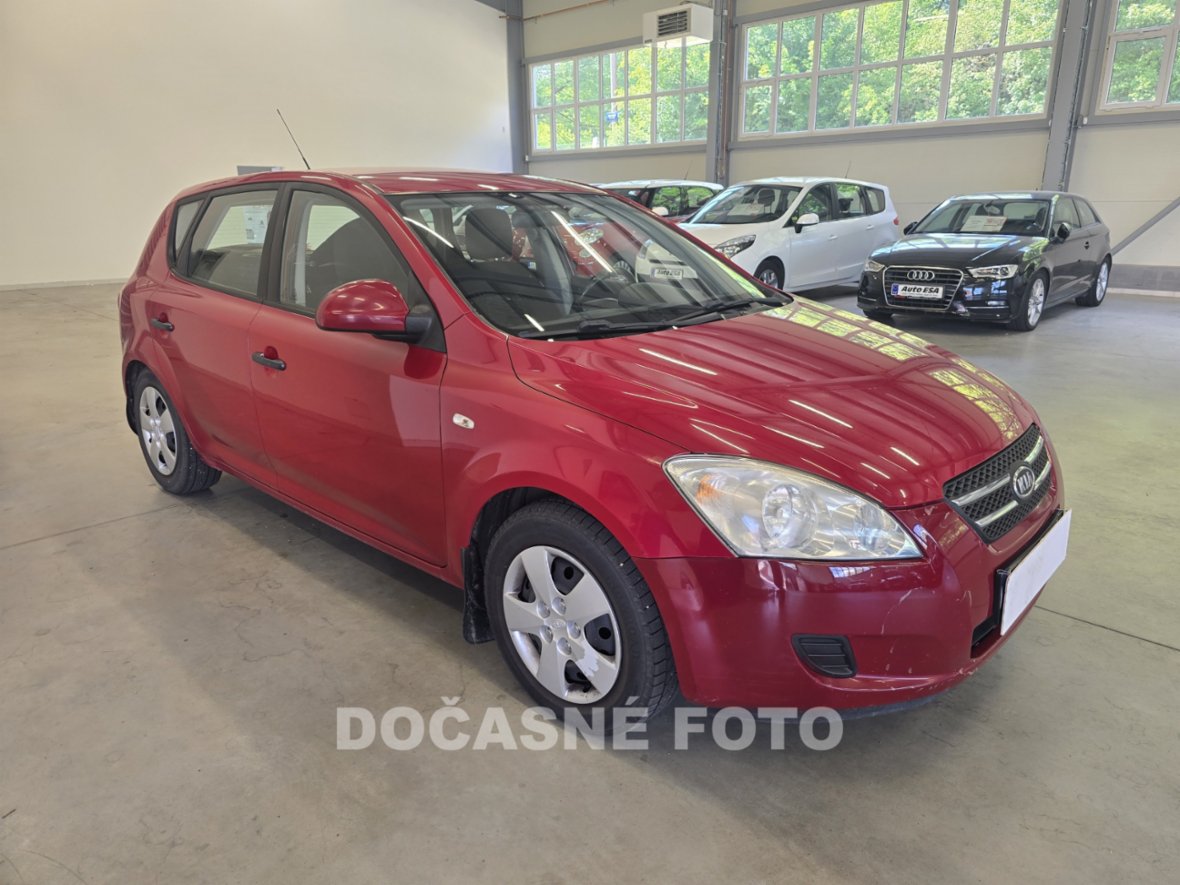 Kia Ceed, 1.4i, ČR, Klima, hatchback, benzín