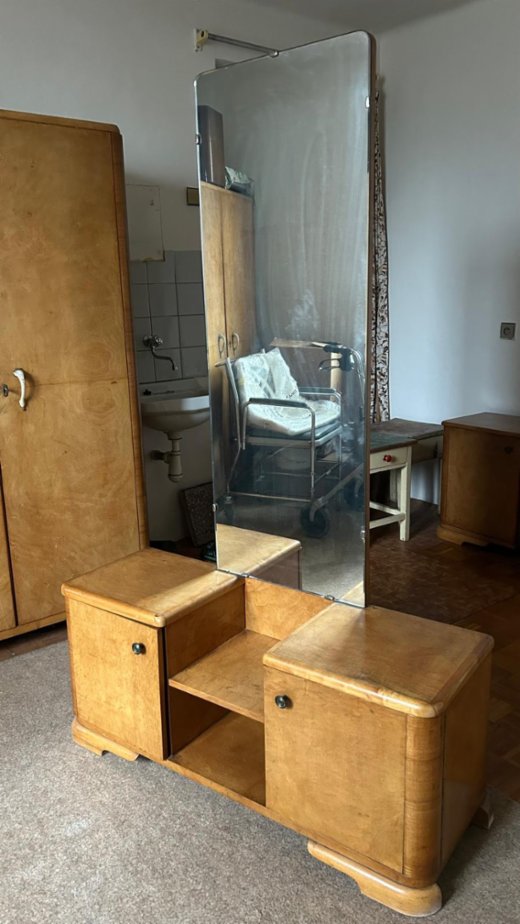 Toaletní stolek se zrcadlem - bazar-zona.cz