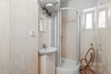 Rodinný dům 4+1 se zahradou a garáží, Nučice (Praha-západ) — k rekonstrukci