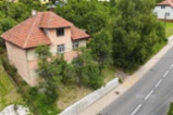 Prodej rodinného domu s velkým stavebním pozemkem