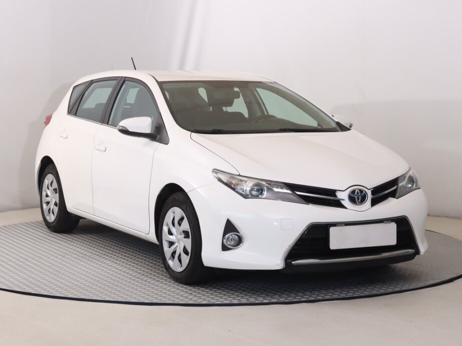Toyota Auris, 1.3 Dual VVT-i, ČR,2.maj, Hatchback,