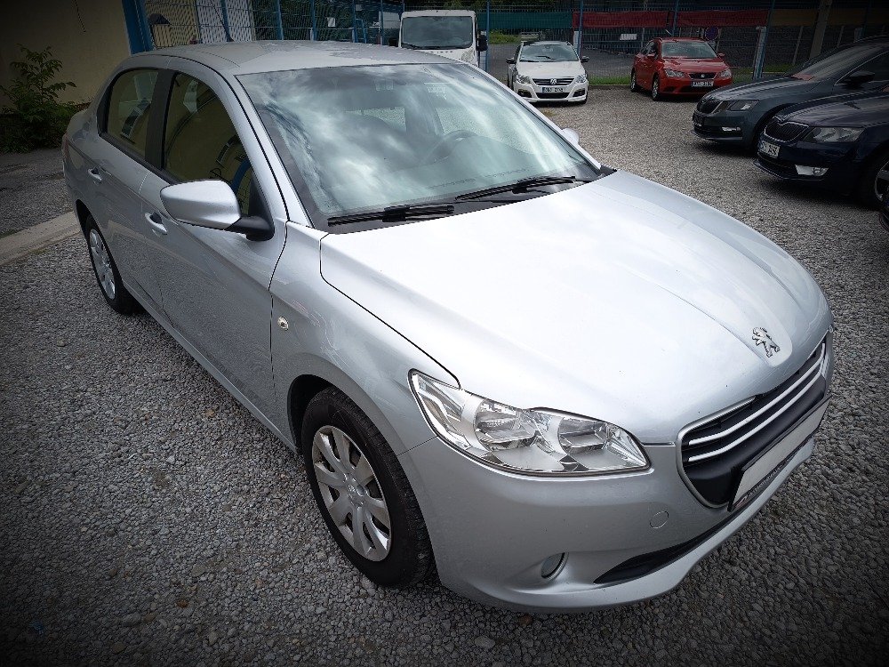 Peugeot 301 1,2i Active ČR 1.maj