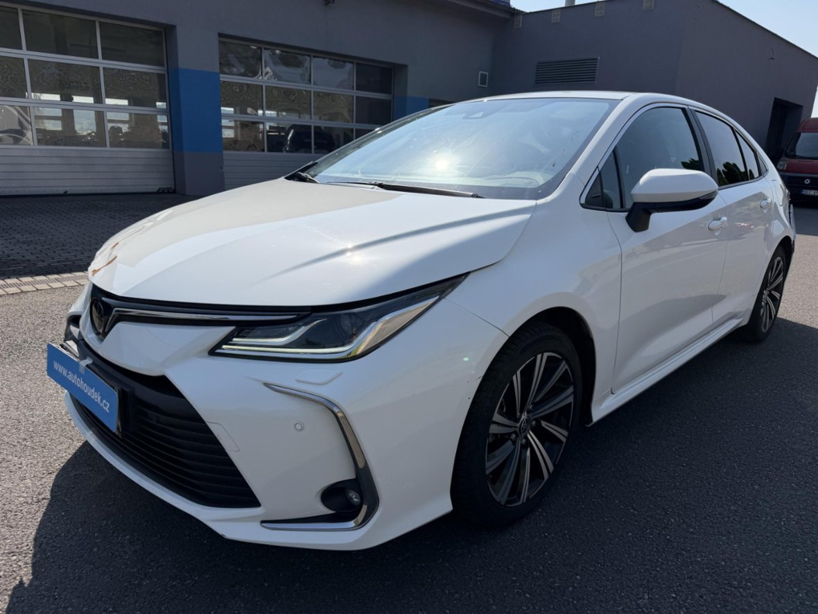 Toyota Corolla, 1,5i 92kW manual navi. závěs,