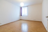 Prostorný byt  s atmosférou rodinného domu - zahrada, krytá terasa, 2x parkovací stání, sklep