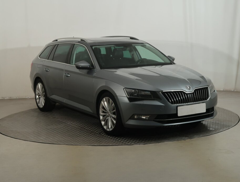 Skoda Superb, 1.6 TDI, Navi, Xenony, Klima,, Combi