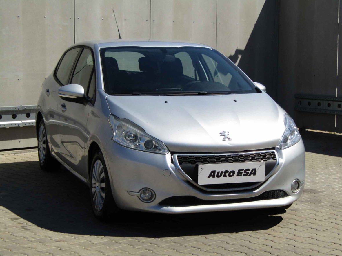 Peugeot 208, 1.4d, ČR, autoAC, temp, hatchback,