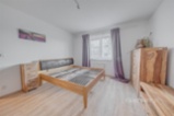 Moderní 2+1 s balkonem a garáží | 7 min od metra Rajská zahrada