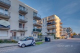 Moderní 2+1 s balkonem a garáží | 7 min od metra Rajská zahrada