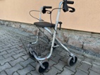 Invalidní chodítko pro seniory