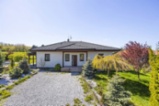 Prodej RD novostavba 4+kk 142 m2, pozemek 1 161 m2, terasa, garážové stání, bazén.