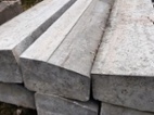 Obrubník silniční betonový