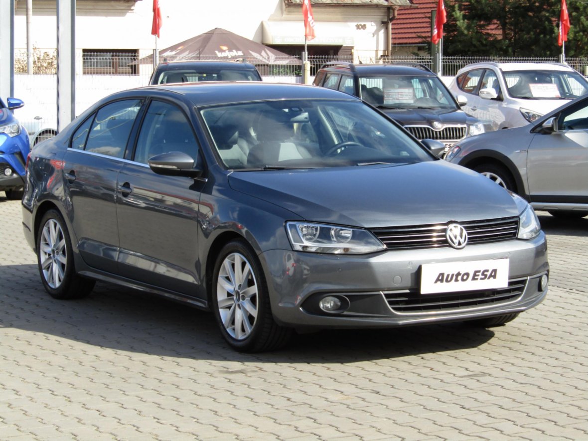 Volkswagen Jetta, 1.6 TDi, ČR, AC, tempo, sedan,