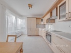 Světlý byt 2+1 s balkonem, garážovým stáním a sklepní kójí