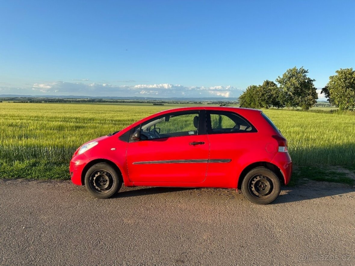 Toyota Yaris 1,0   120 tis. km, ideální první aut