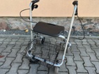 Invalidní chodítko pro seniory