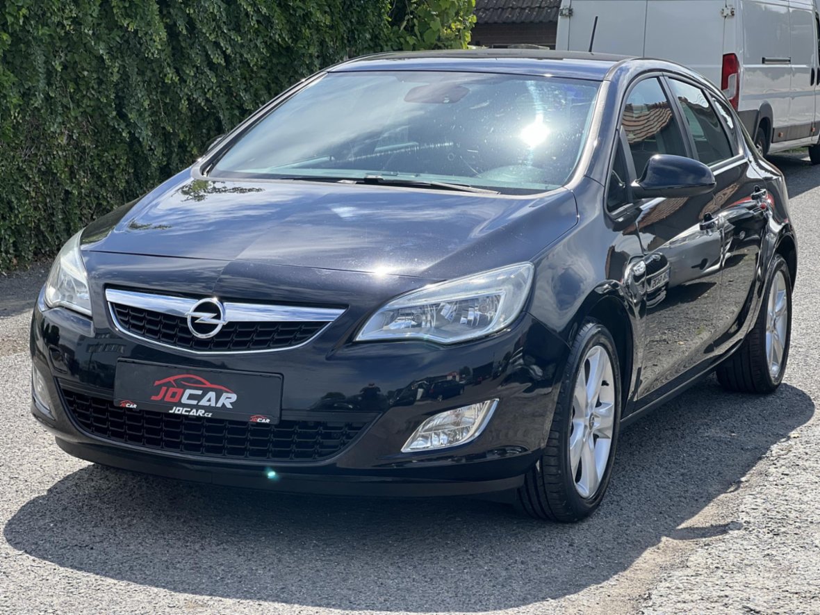 Opel Astra, 1.4i 16v KAMERA TEMPOMAT ALU,