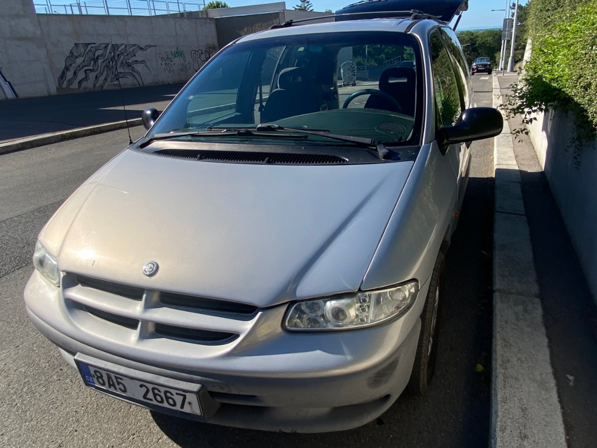 Chrysler Voyager Minivan 7 osob