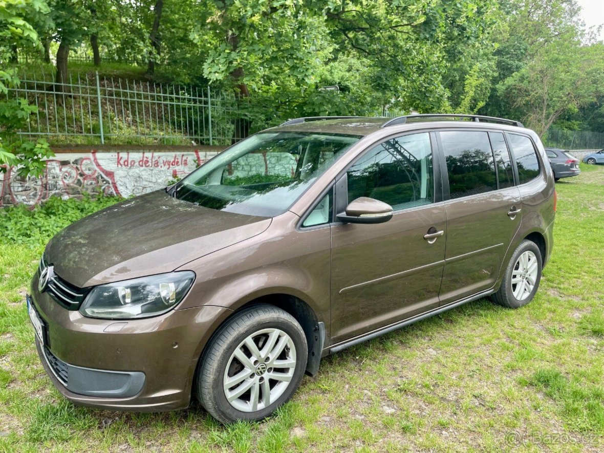 Volkswagen Touran 1,4   7 místný, automat, 2014