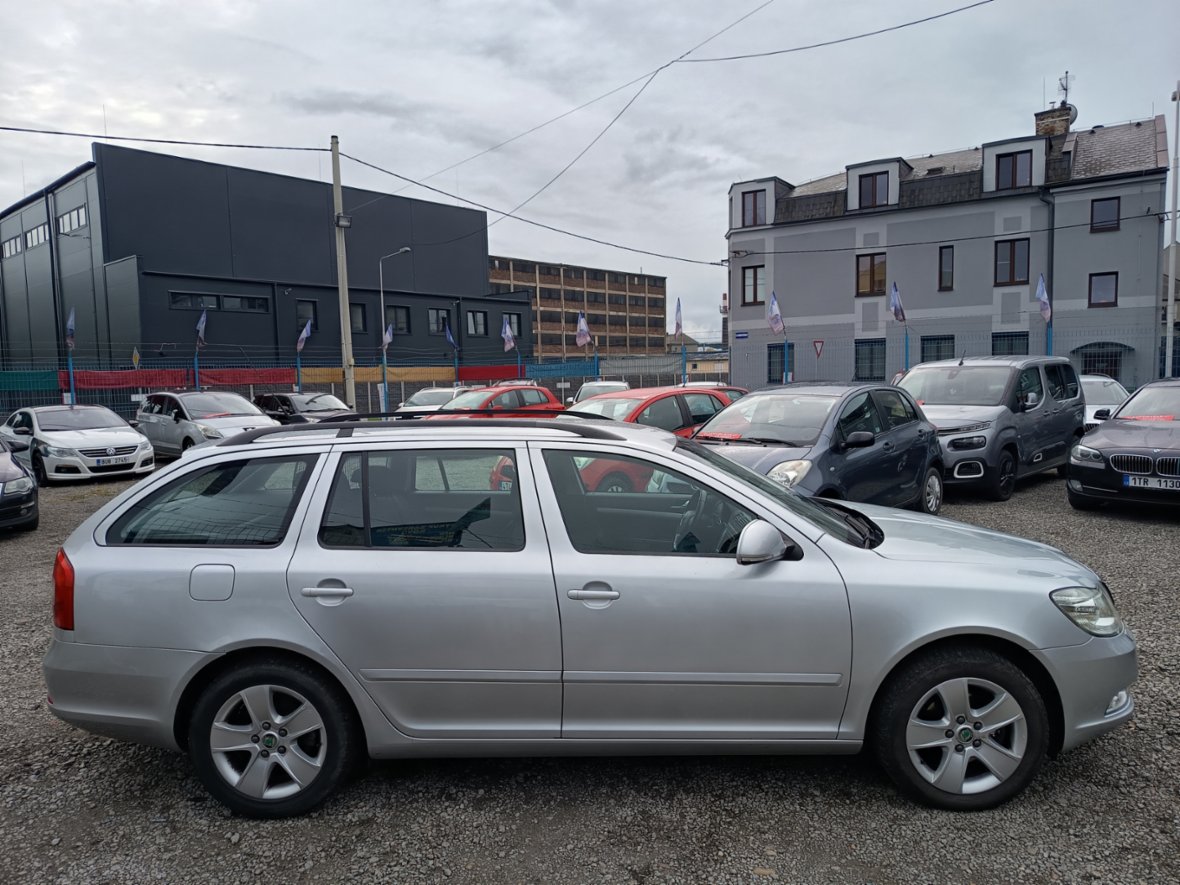 Škoda Octavia Combi 1,6TDI Elegance NAVI