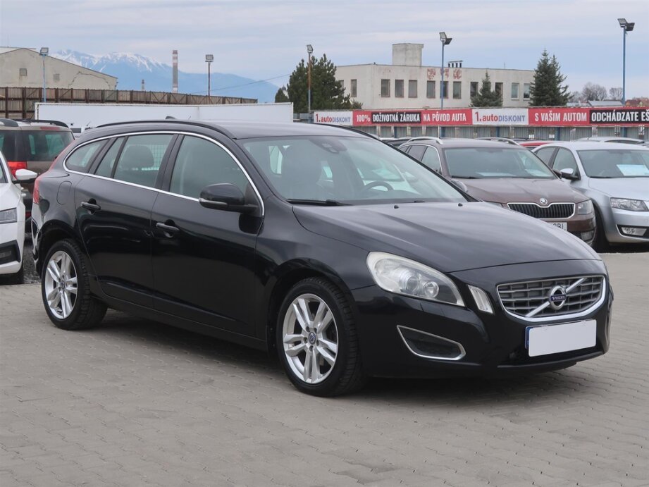 Volvo V60, DRIVe, Serv.kniha, Navi, Xenony,, Combi