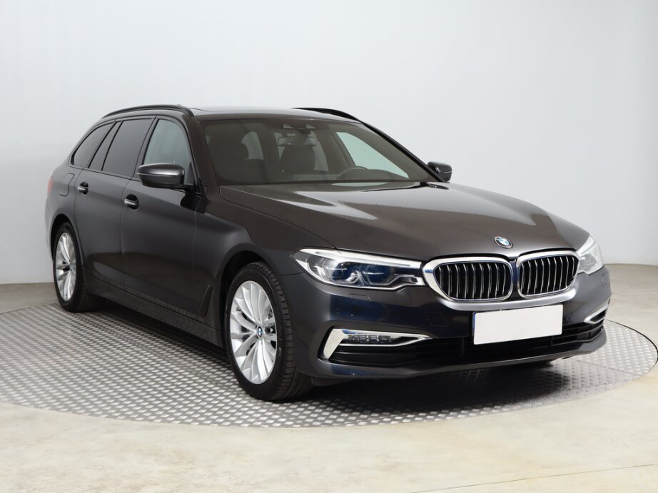 BMW Řada 5, 530d xDriveLuxury Line ,, Combi,