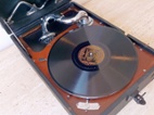 His Master’s Voice - starožitný gramofon