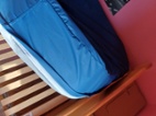 Postel s roštem a matrací