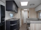 Hobby De Luxe 545 KMF, r.v. 2025, barva bílá,
