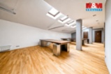 Kanc. prostor 708 m², ul. Horní náměstí