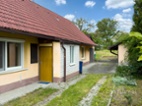 Nabízíme k prodeji rodinný dům 3+kk před rekonstrukcí se zahradou v obci Dlouhopolsko.
