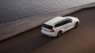 Volvo V60, PLUS DARK, B4, 145+10 kW / 197, kombi,