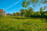 Stavební parcela 1 088 m² s garáží a vlastní studnou – Kokovice (okres Kladno)
