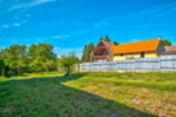 Stavební parcela 1 088 m² s garáží a vlastní studnou – Kokovice (okres Kladno)