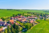 Stavební parcela 1 088 m² s garáží a vlastní studnou – Kokovice (okres Kladno)