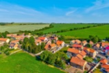 Stavební parcela 1 088 m² s garáží a vlastní studnou – Kokovice (okres Kladno)