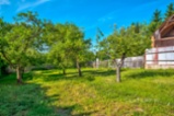 Stavební parcela 1 088 m² s garáží a vlastní studnou – Kokovice (okres Kladno)