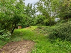 Krásný zahradní pozemek (327 m²) v Horoměřicích – připraven na vaši pergolu