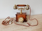 Starožitný elegantní stolní telefon