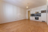 Pronájem bytu po po rekonstrukci, 1+kk, 34m2, komora v klidné ulici Praha 3 Žižkov, Viklefova ulice