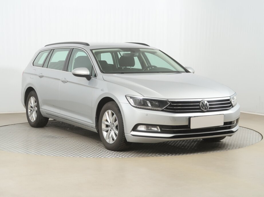 VW Passat, 2.0 TDIComfortline , Serv.kniha, Navi,,