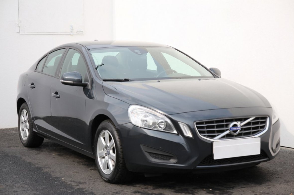 Volvo S60, 2.0T, ČR, Kůže, sedan, benzín