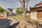 Pronájem pozemku s garážemi, ul. Dobšická, Praha –